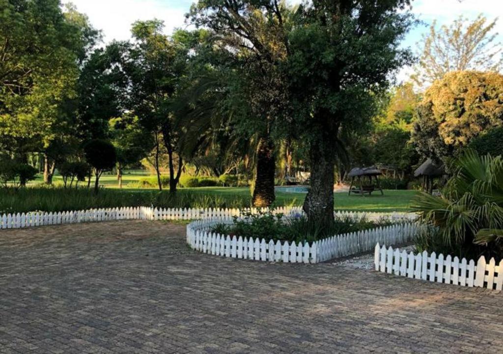 Weeping Classic Lodge Midrand Zewnętrze zdjęcie